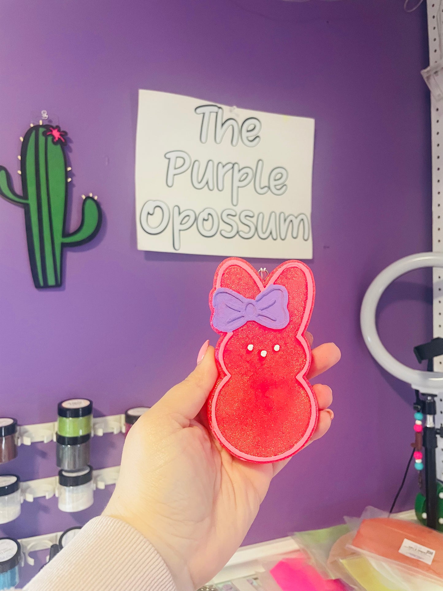 Peep with bow